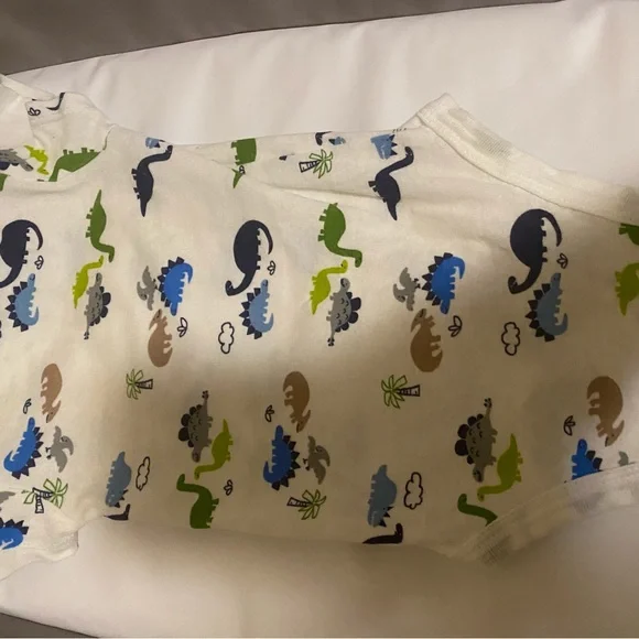 onesies white dinosaursbaby boy 6-9m